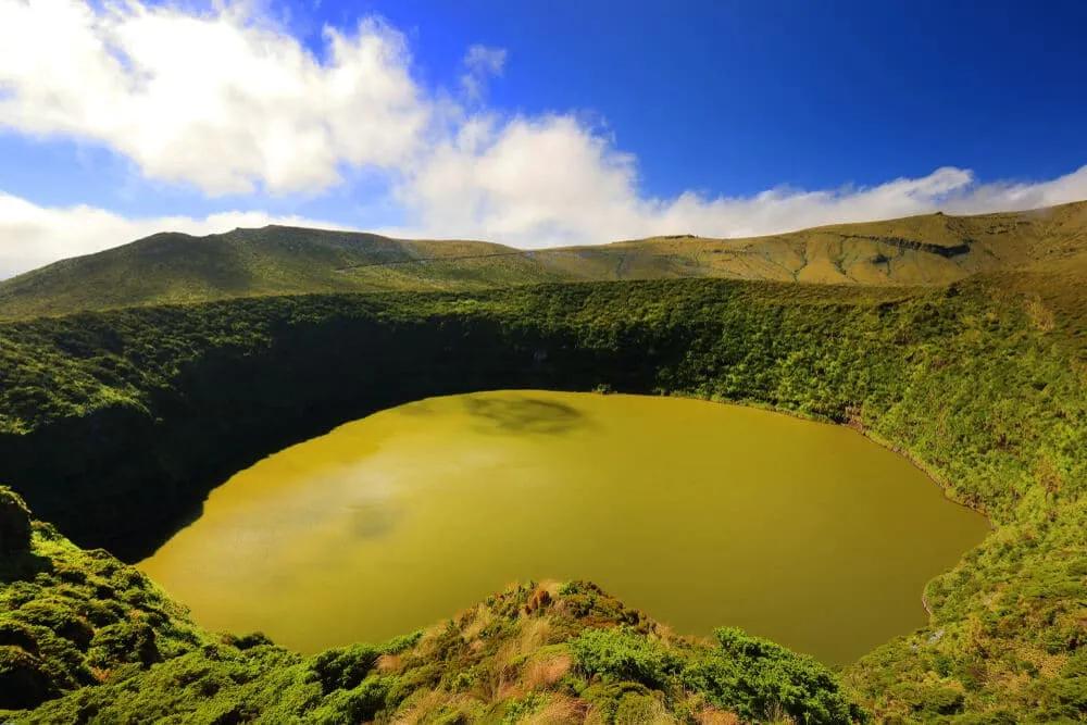 lagoa funda na ilha das flores