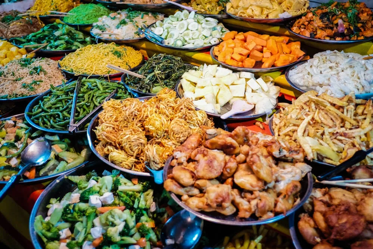 pratos de comida tipica de rua do laos