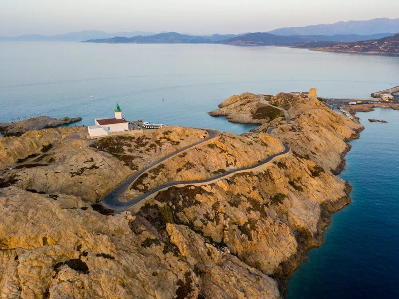 farol de pietra e torre genovesa