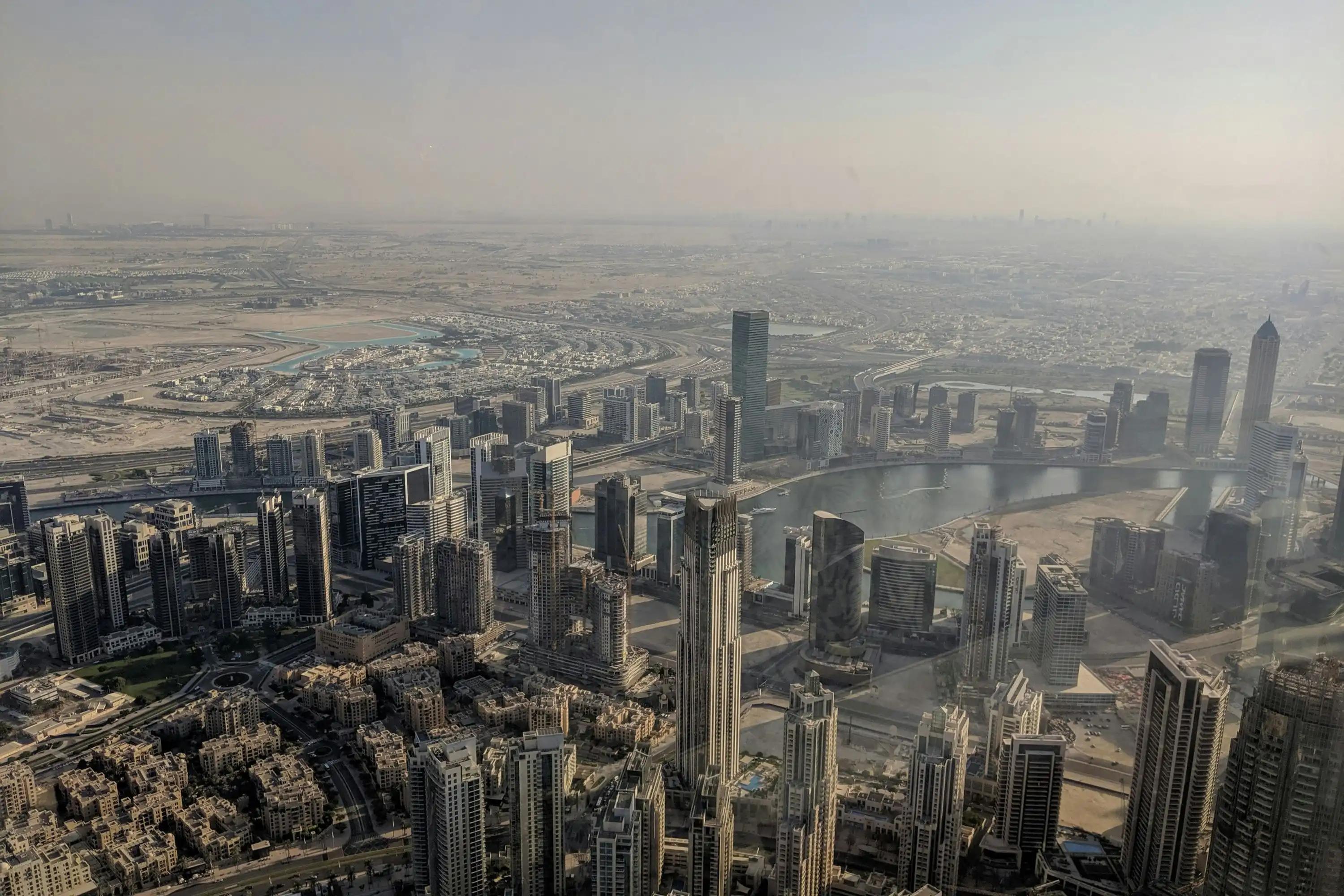 É seguro viajar para o Médio Oriente? Recomendações por país (2026)