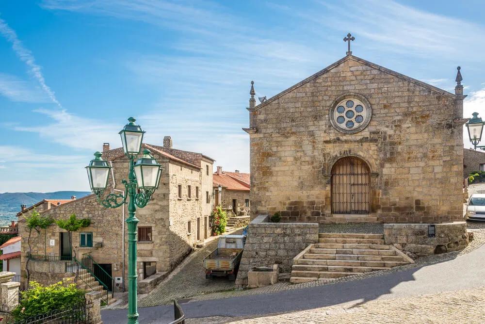 fachada da igreja matriz de monsanto