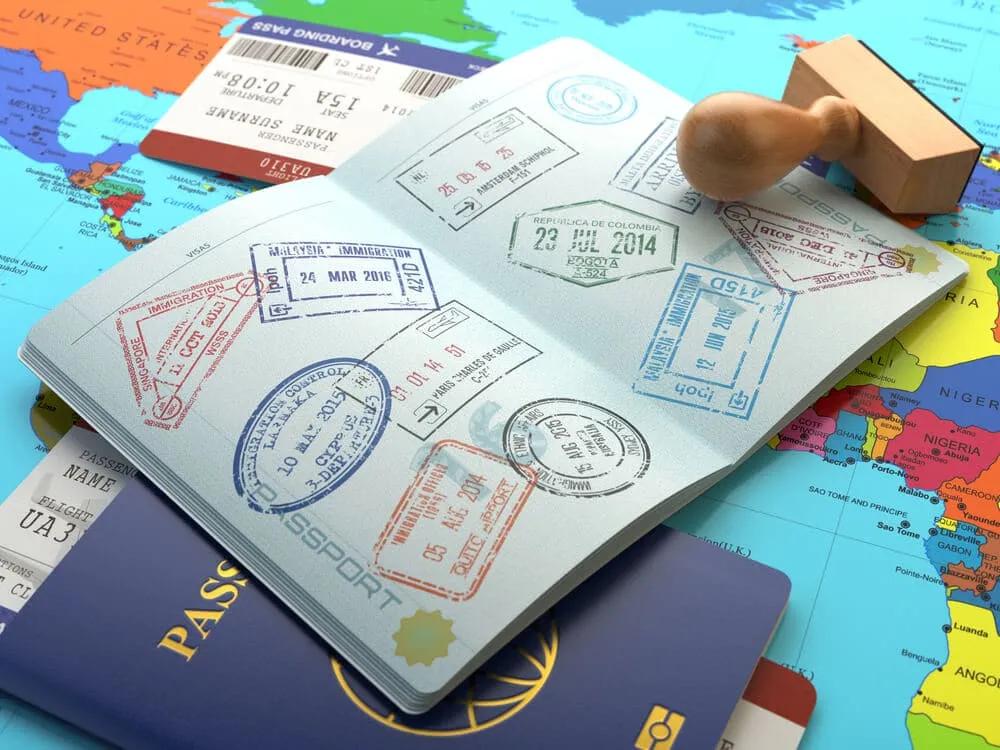 passaporte com varios carimbos