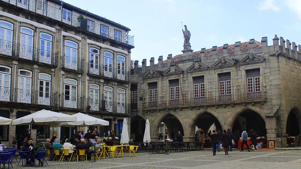 Largo da Oliveira Guimarães 