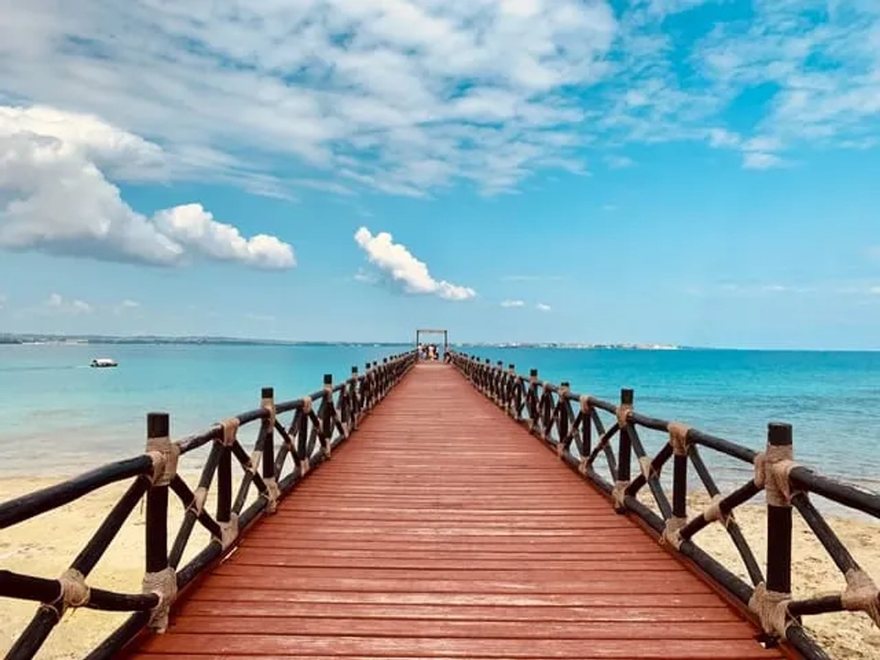 passadiço em madeira até à praia