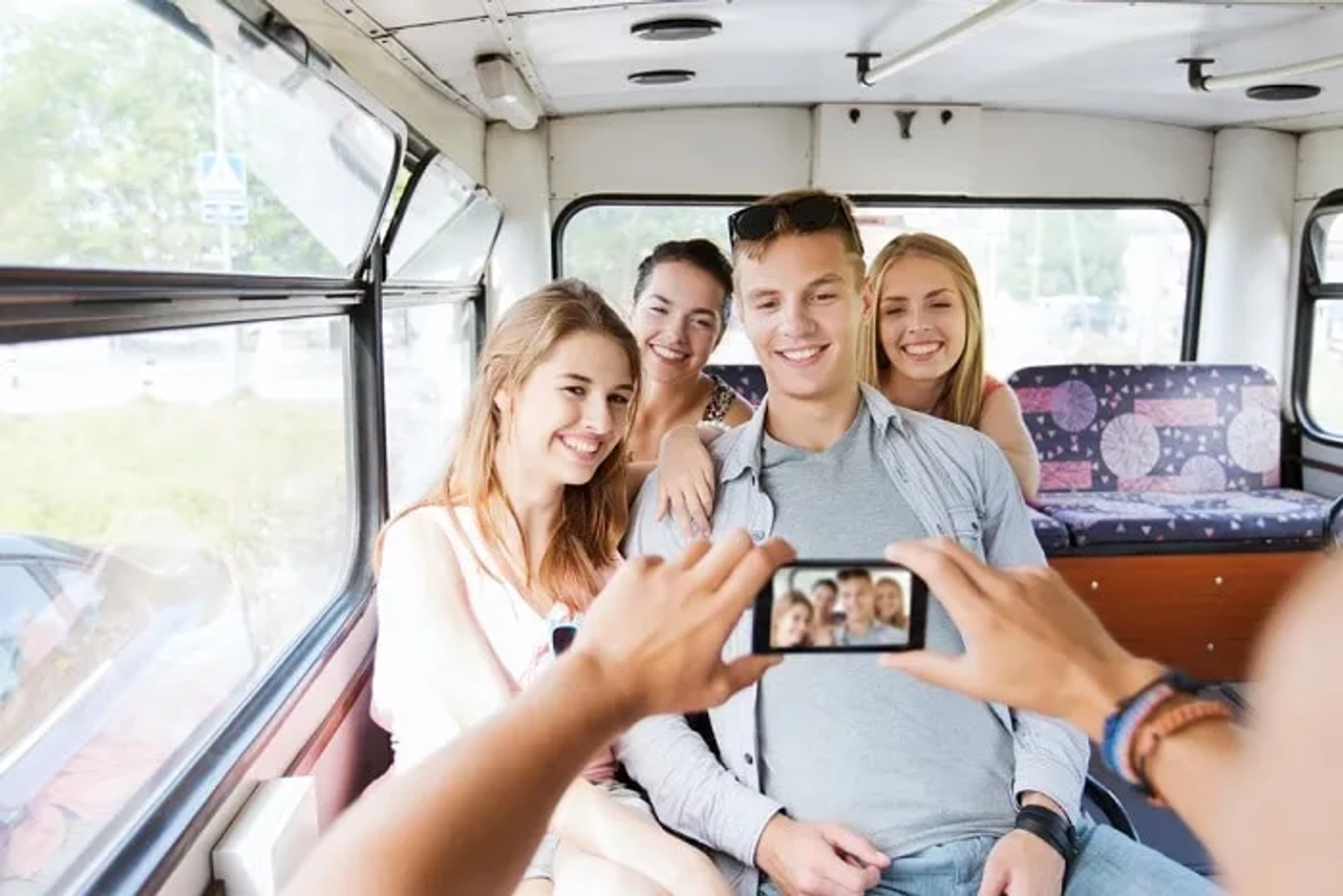 friends-travel-van