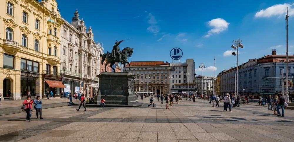La plaza Ban Jelacic, lugar que visitar en Zagreb