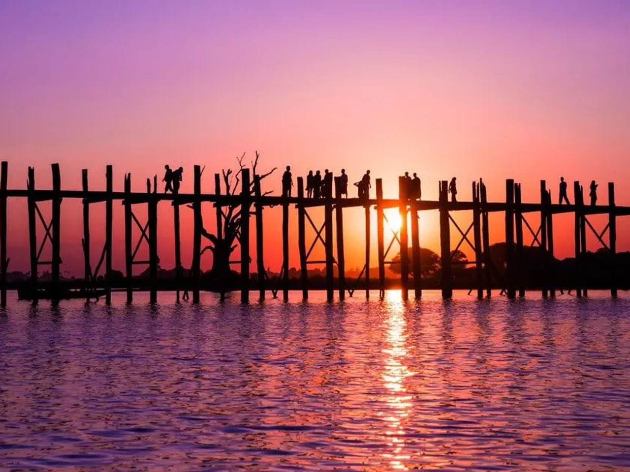 atardecer en el puente U-Bein