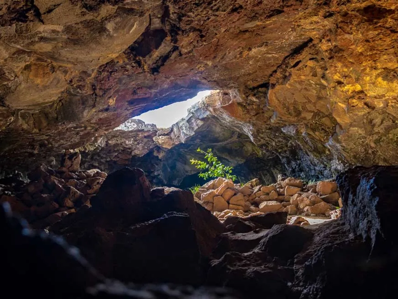 Cuevas de Ana Te Pahu y Ana Kakenga