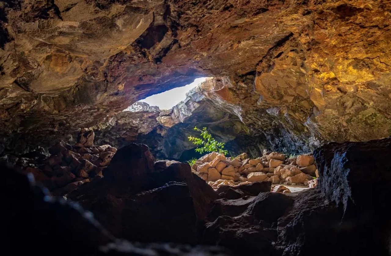 Cuevas de Ana Te Pahu y Ana Kakenga