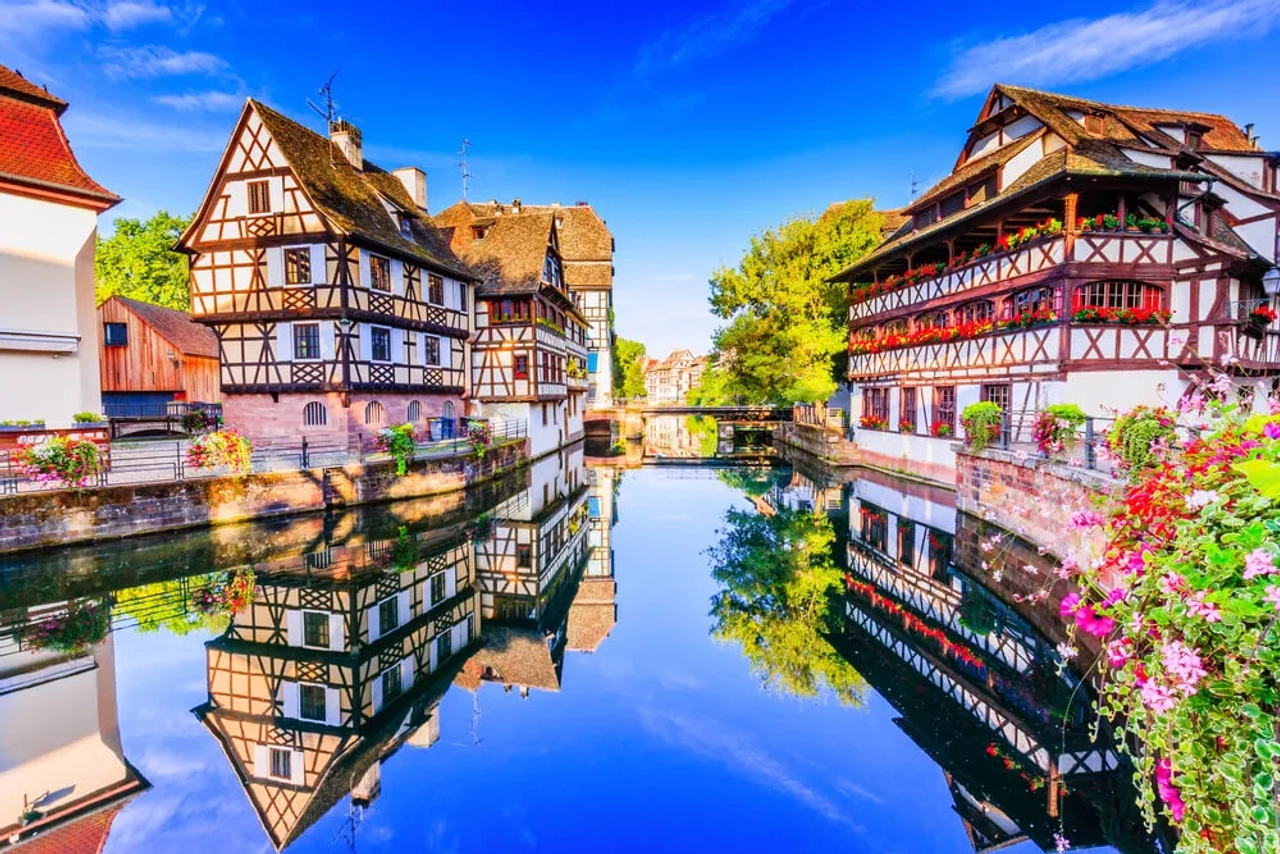 canal e centro da cidade de estrasburgo