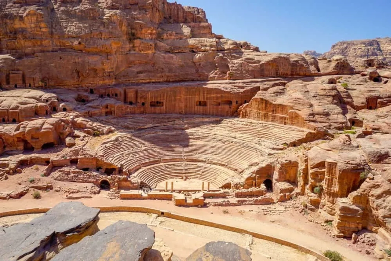 Teatro romano de Petra durante uma viagem pela Jordânia