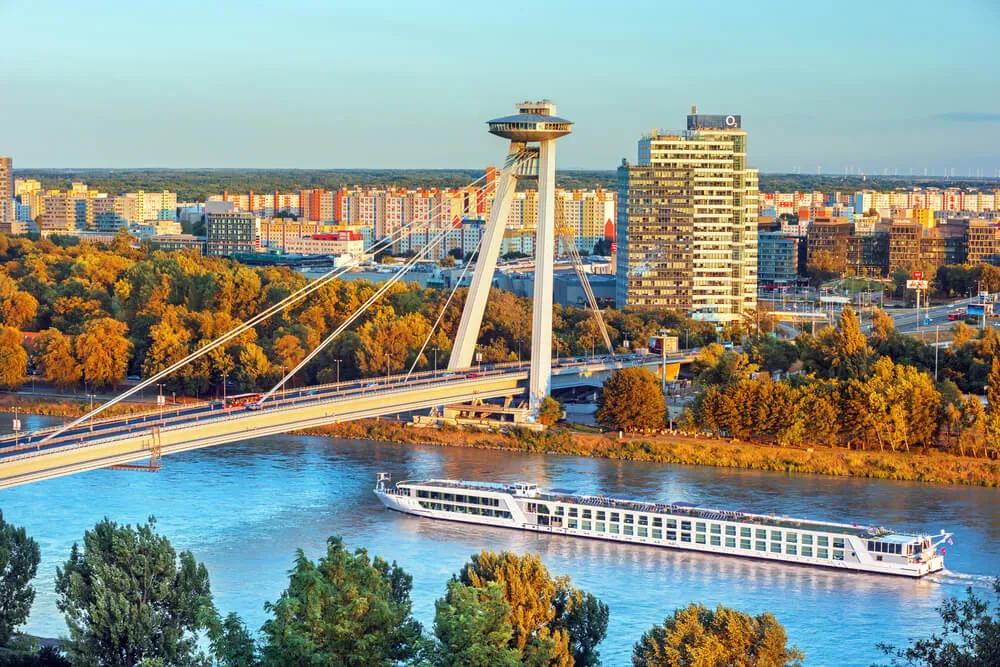 vista aerea da ponte snp e do restaurante ufo