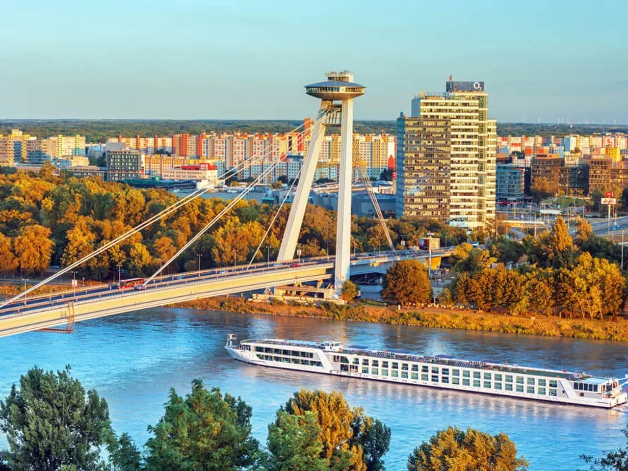 vista aerea da ponte snp e do restaurante ufo