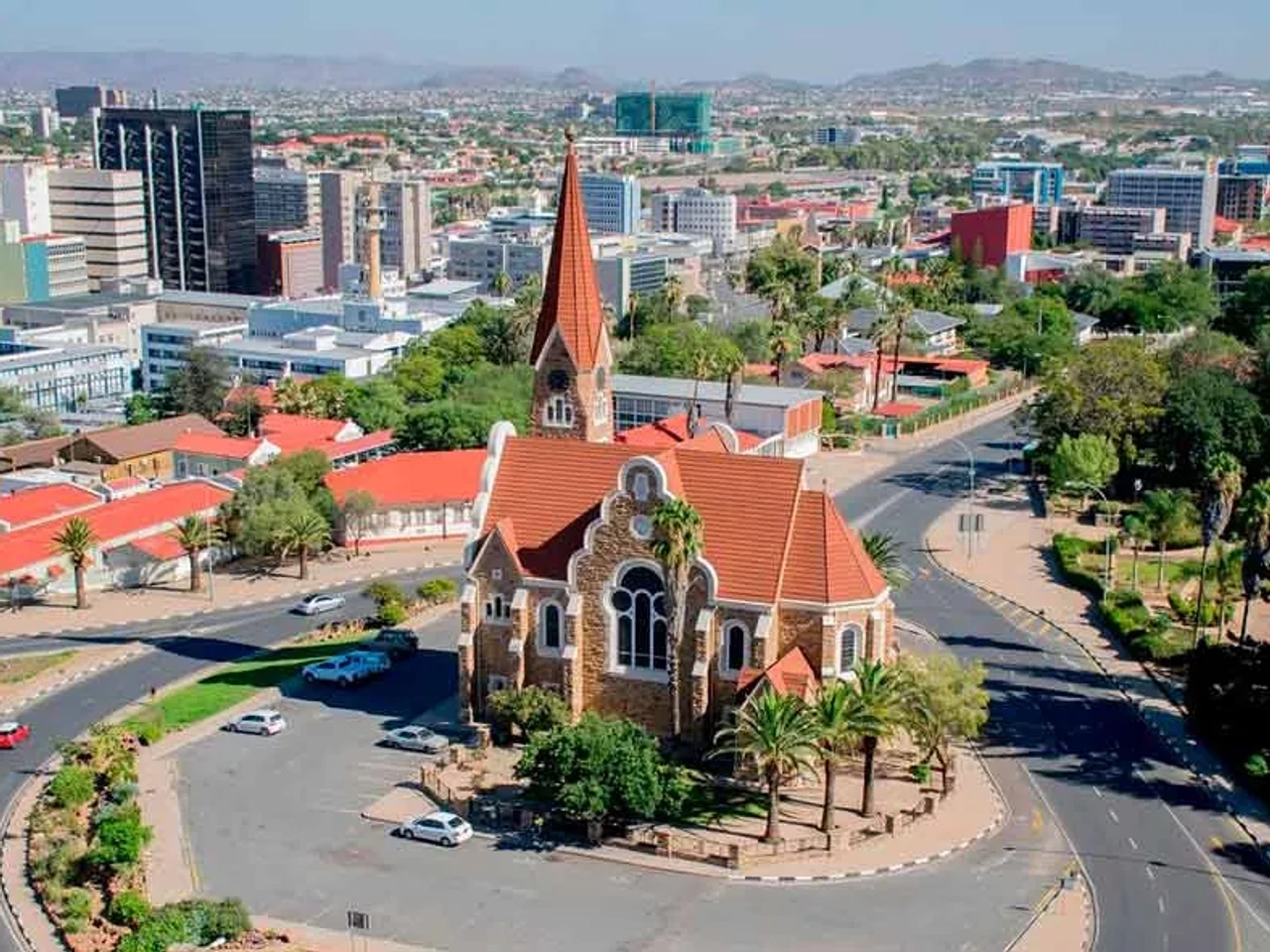 Windhoek y traslado a Etosha