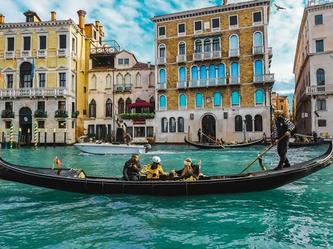 Pasear en góndola por Venecia