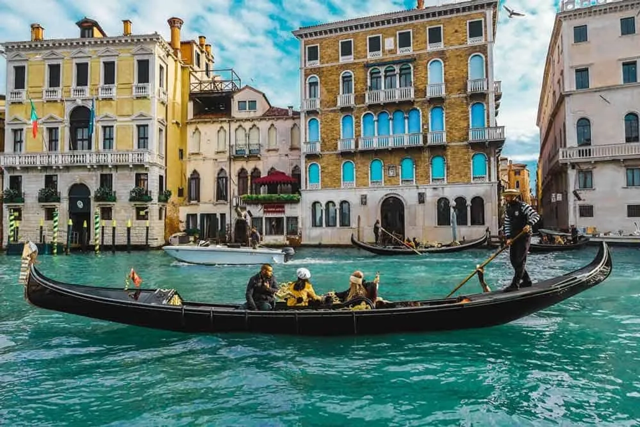 Pasear en góndola por Venecia