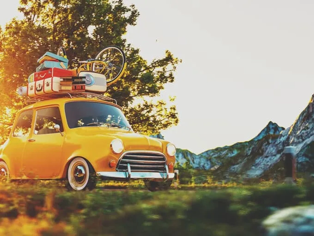 carro antigo amarelo com bagagens no teto