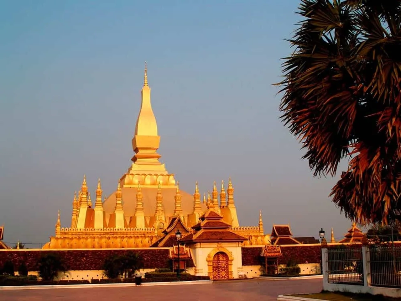estupa Pha That Luang en Laos