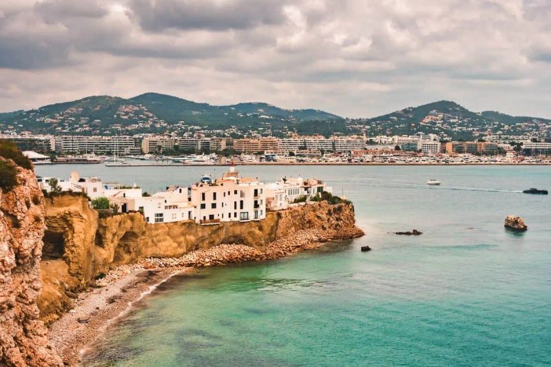 Requisitos para viajar a España desde Colombia en 2025