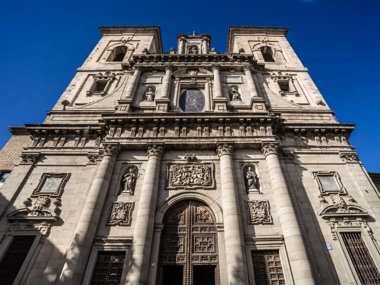 fachada principal da igreja dos jesuitas