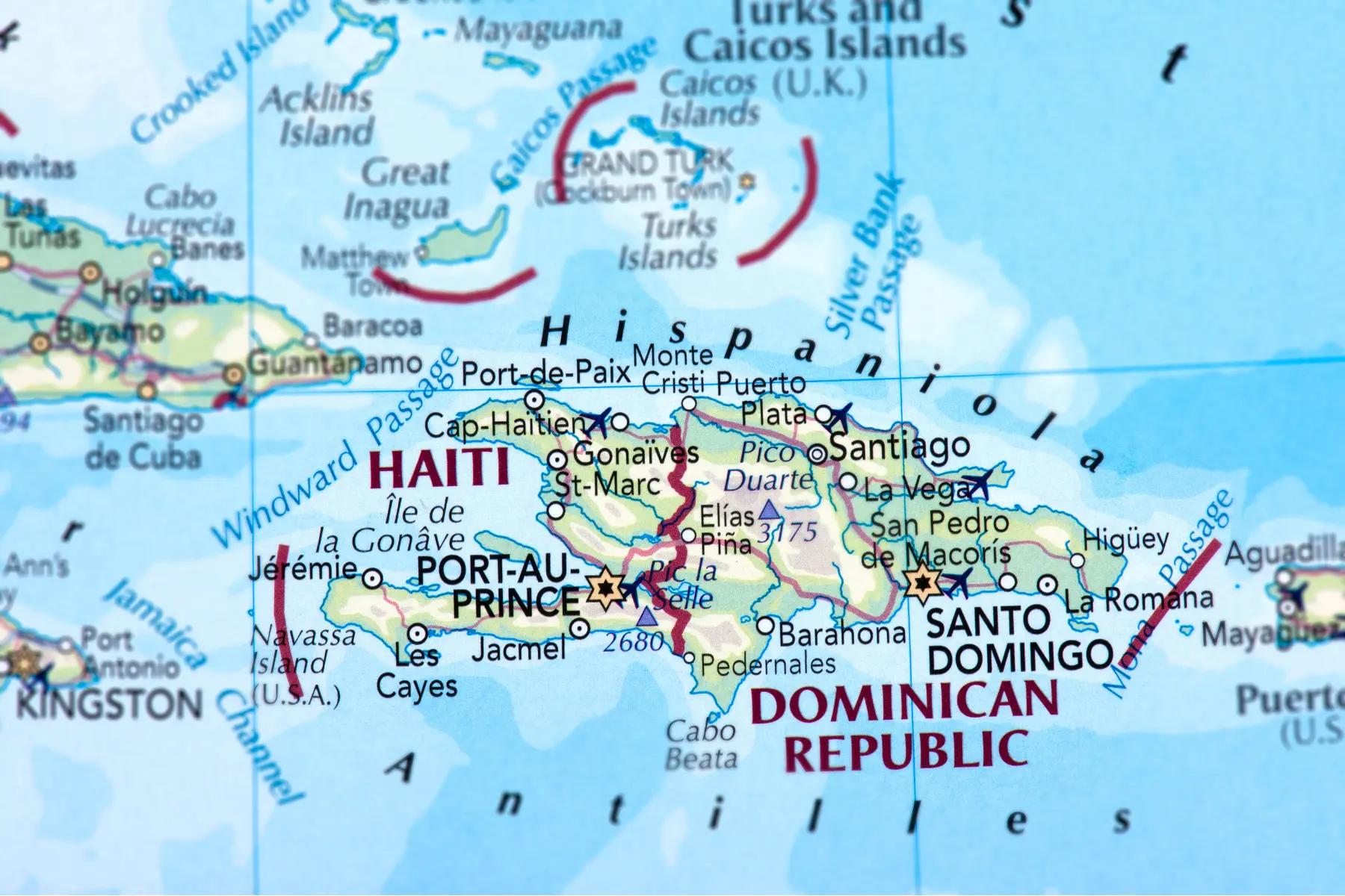 Mapa turístico da República Dominicana com as principais cidades e regiões