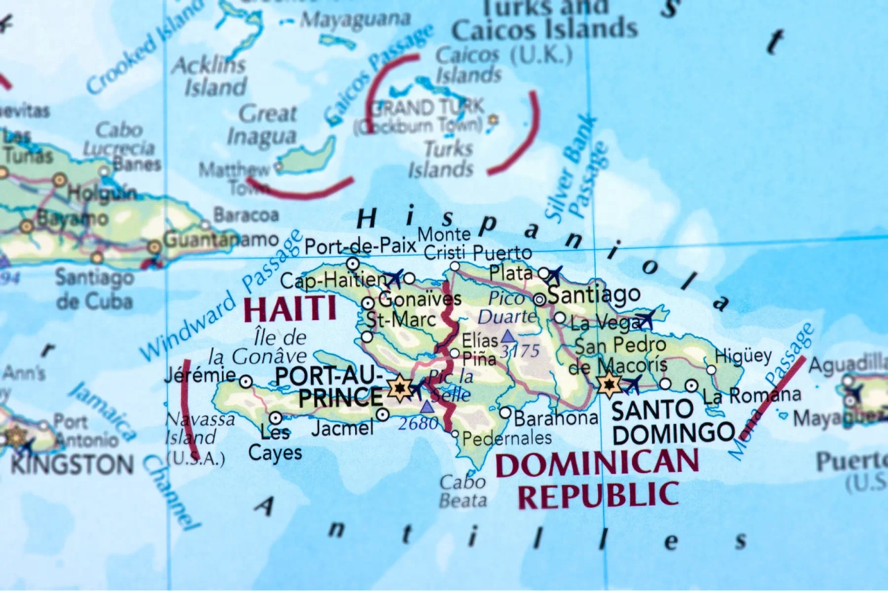 Mapa turístico da República Dominicana com as principais cidades e regiões