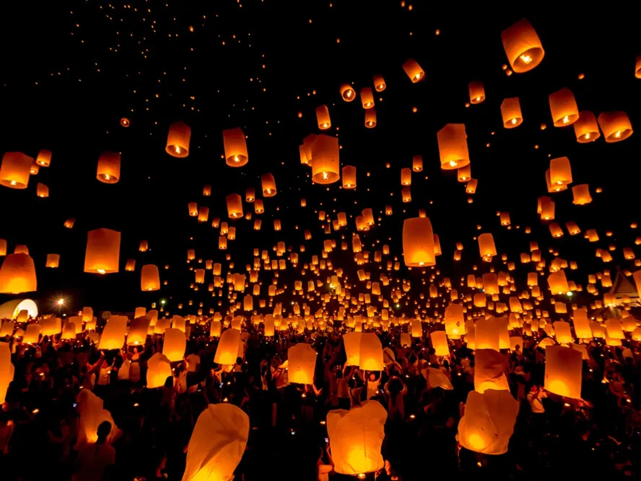 lanternas de papel durante o festival de yee peng