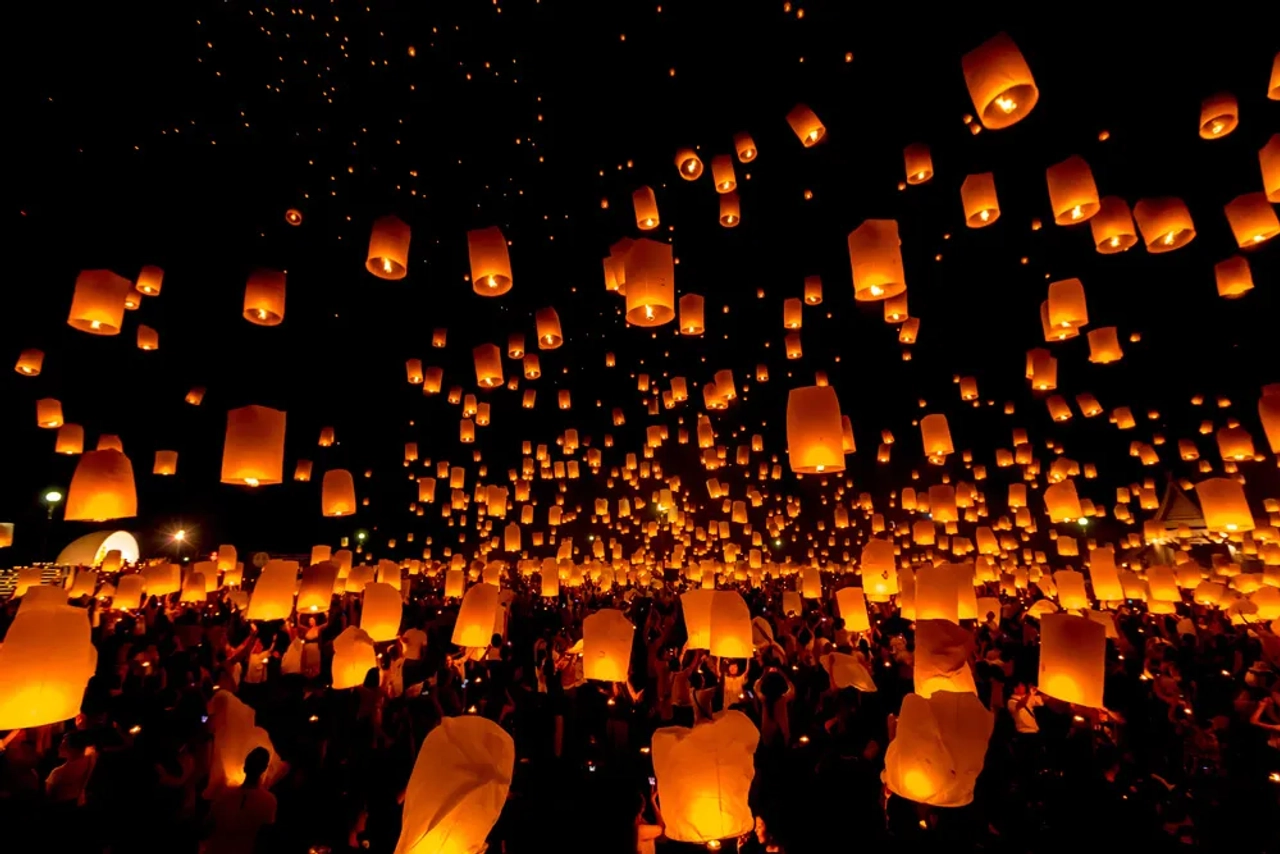 lanternas de papel durante o festival de yee peng