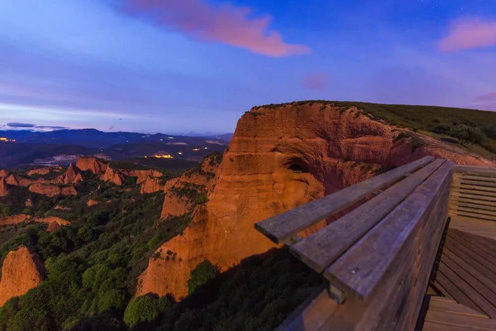 miraadouro orellan à noite