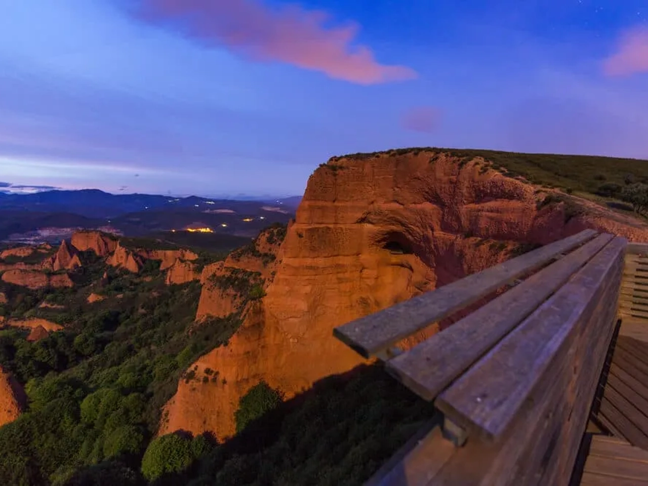 miraadouro orellan à noite