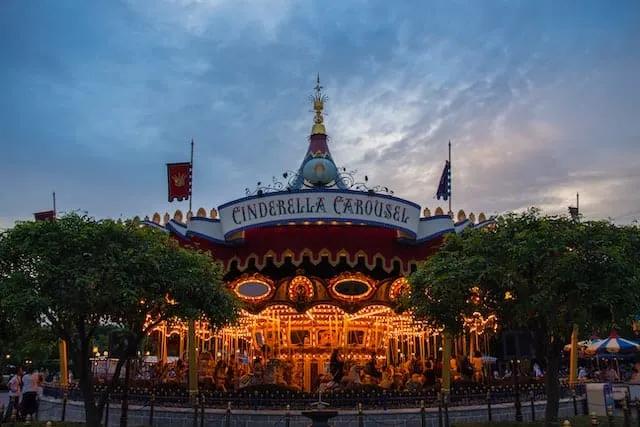 carrossel cinderella na disneyland hong kong na china