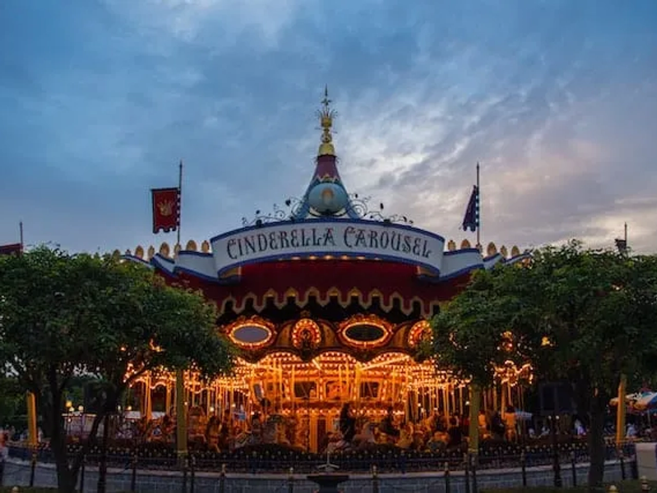 carrossel cinderella na disneyland hong kong na china