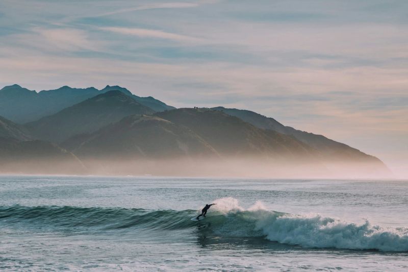 Seguro de viagem para surf: o que cobre e como escolher