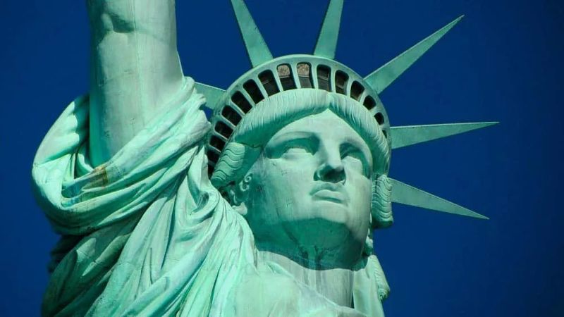 Qué se necesita para viajar a Estados Unidos desde España en 2025