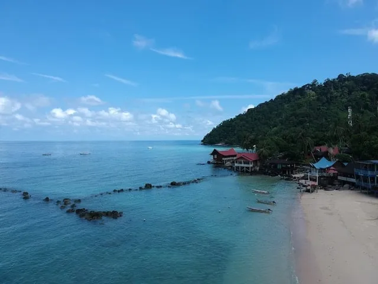 praia num ilha da malasia