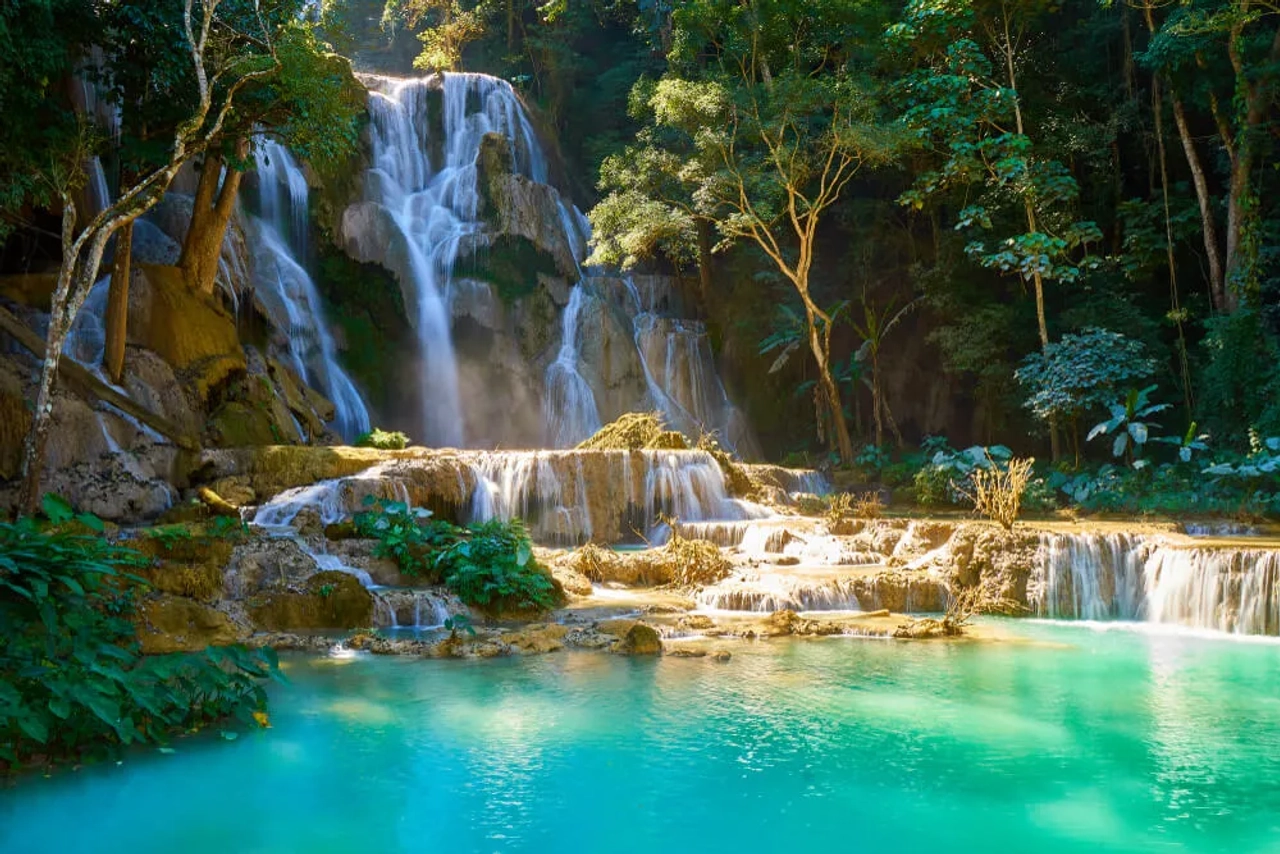 cascatas kuang si no laos