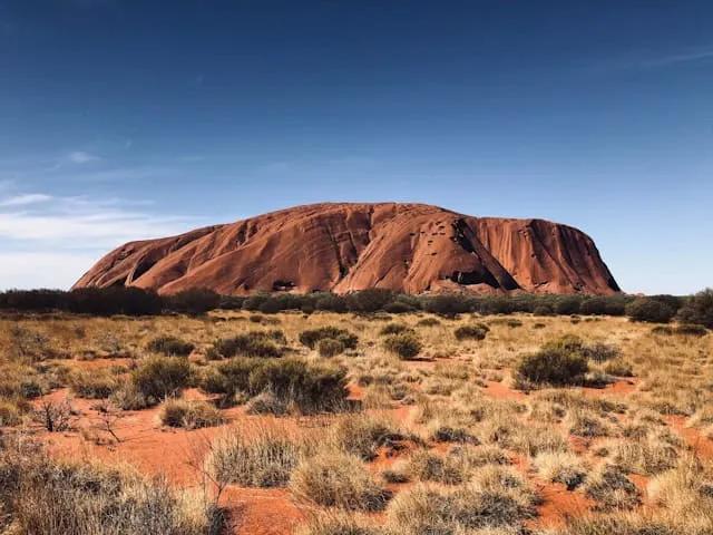 monumento natural de uluru na australia