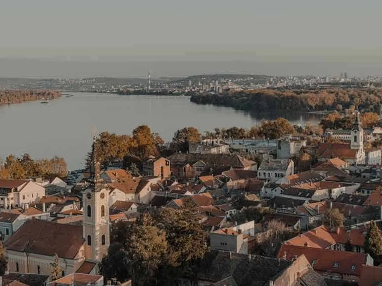 Pasear por el barrio de Zemun en Belgrado