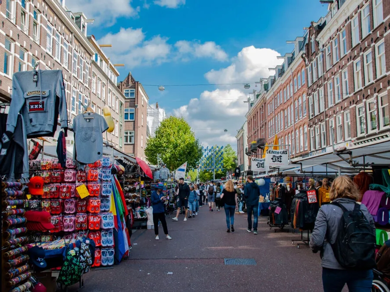 vista da rua durante o mercado de albert cuyp