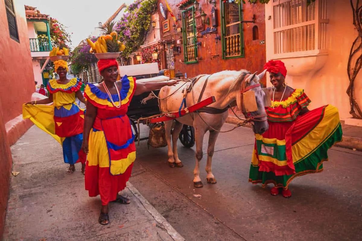 es seguro viajar sola a Colombia
