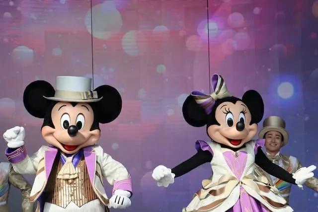 mickey e minnie mouse no shangai disney resort na china