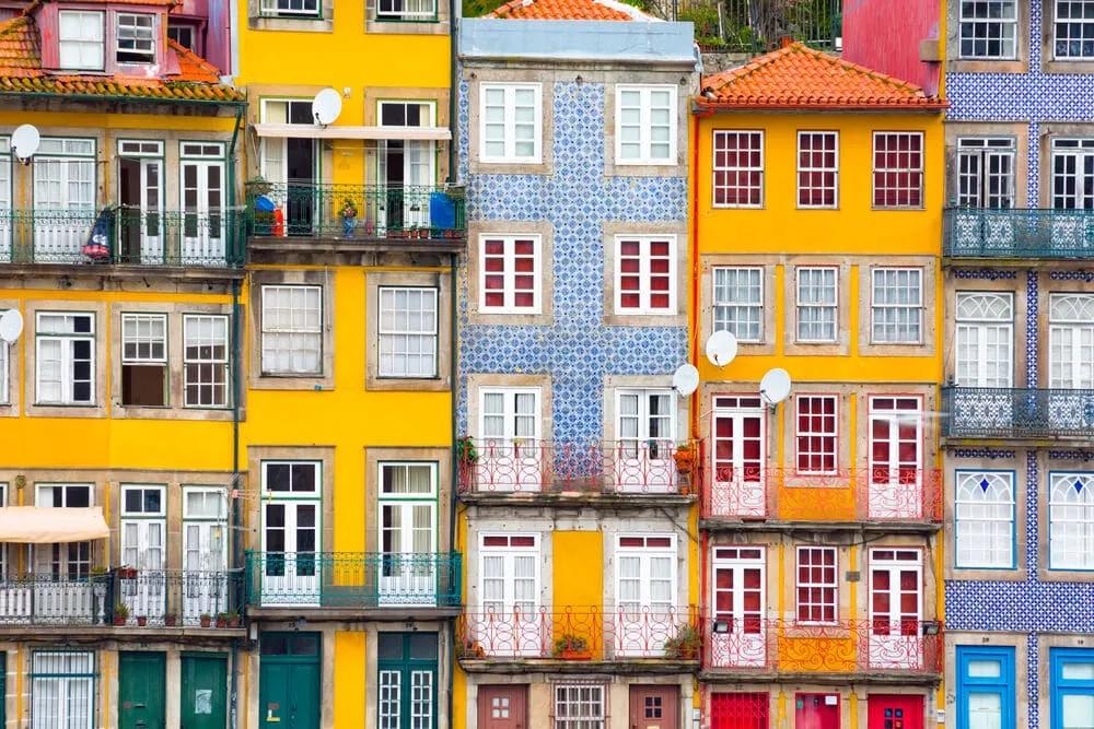 casas da ribeira do porto