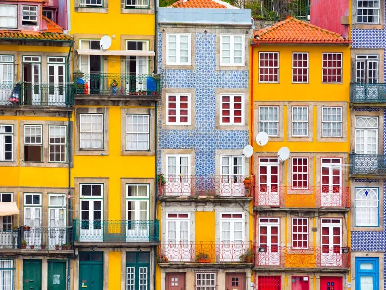 casas da ribeira do porto
