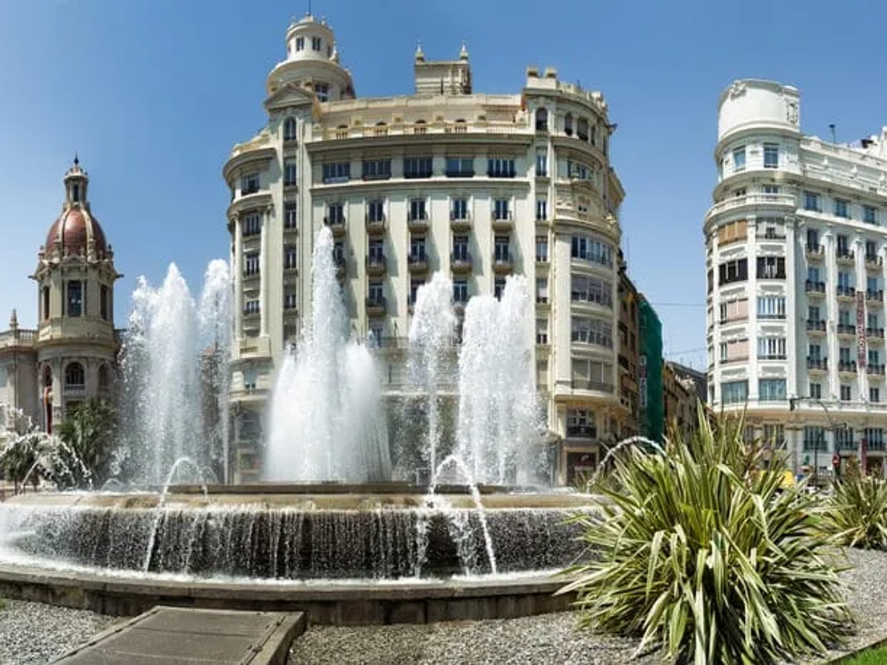 panoramica da praça do ayuntamiento de valencia