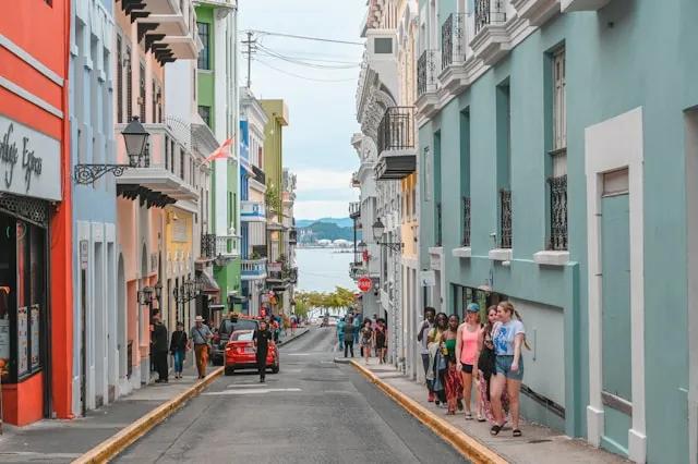 Pessoas a passear em San Juan Antiguo