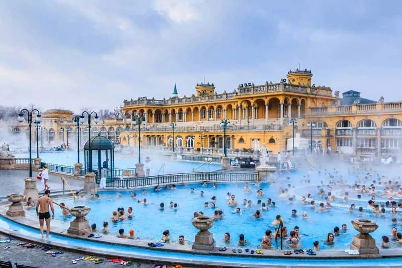 Banhos termais de Széchenyi em Budapeste