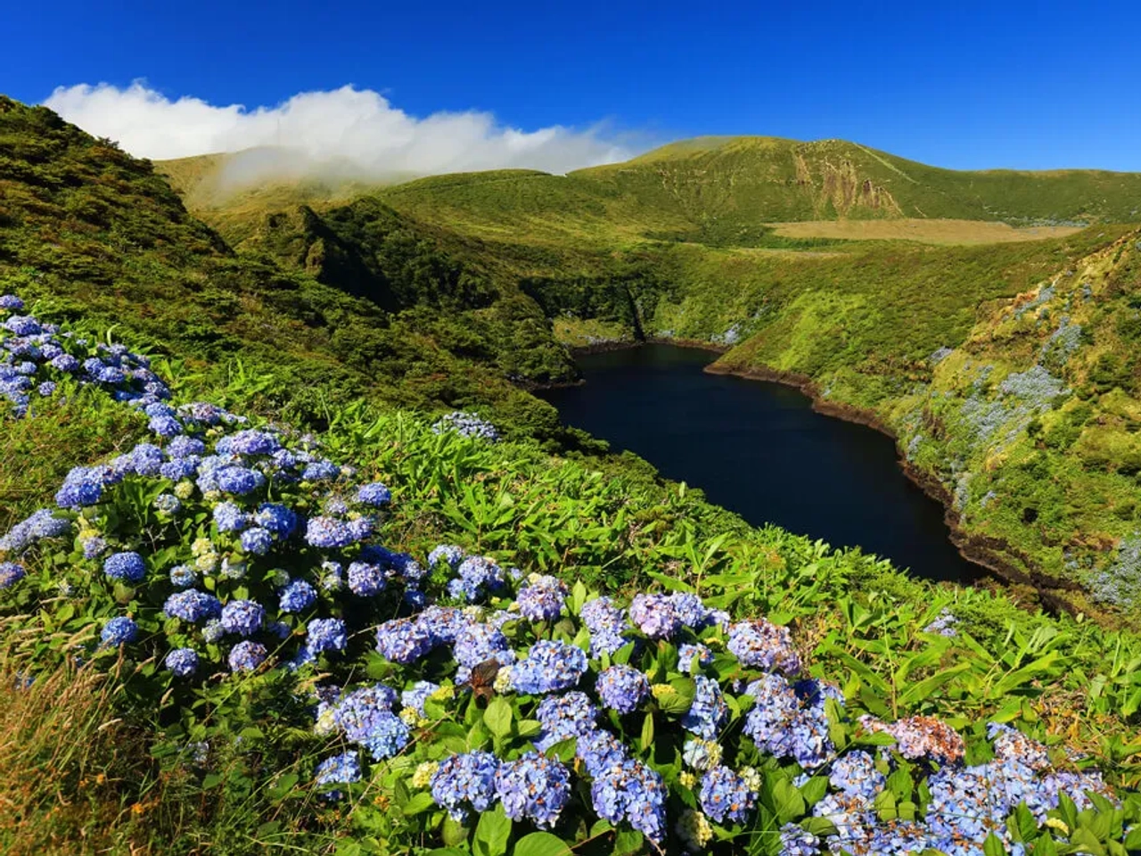 lagoa comprida na ilha das flores