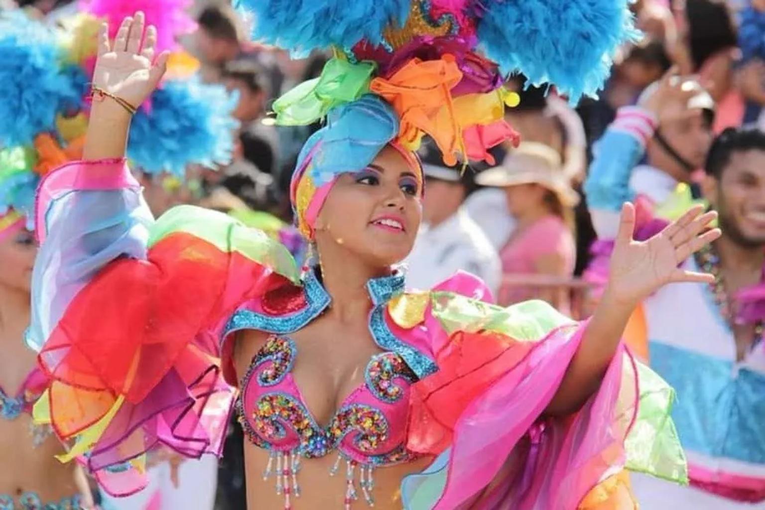 Mujer bailando en el Carnaval de Veracruz