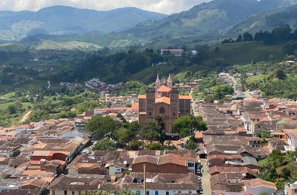 qué pueblos ver en el eje cafetero
