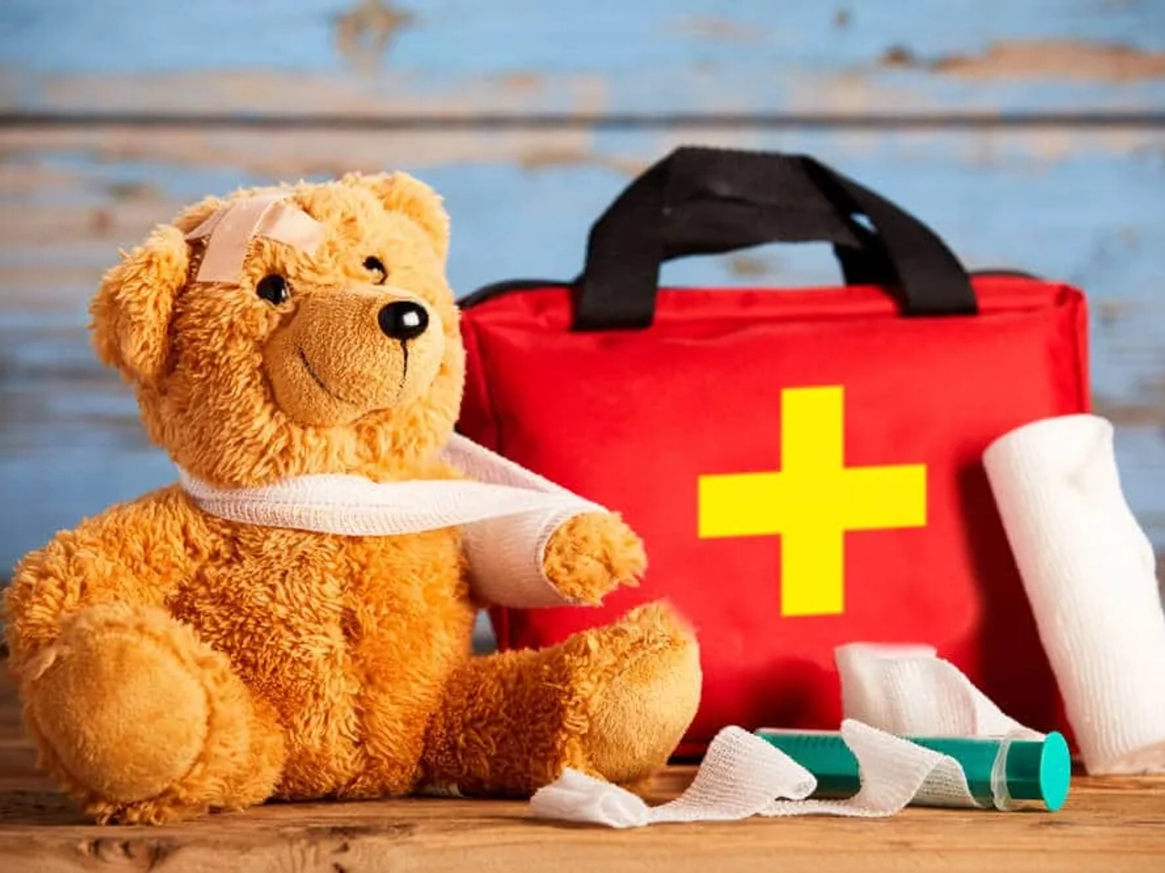 kit de primeiros socorros com urso